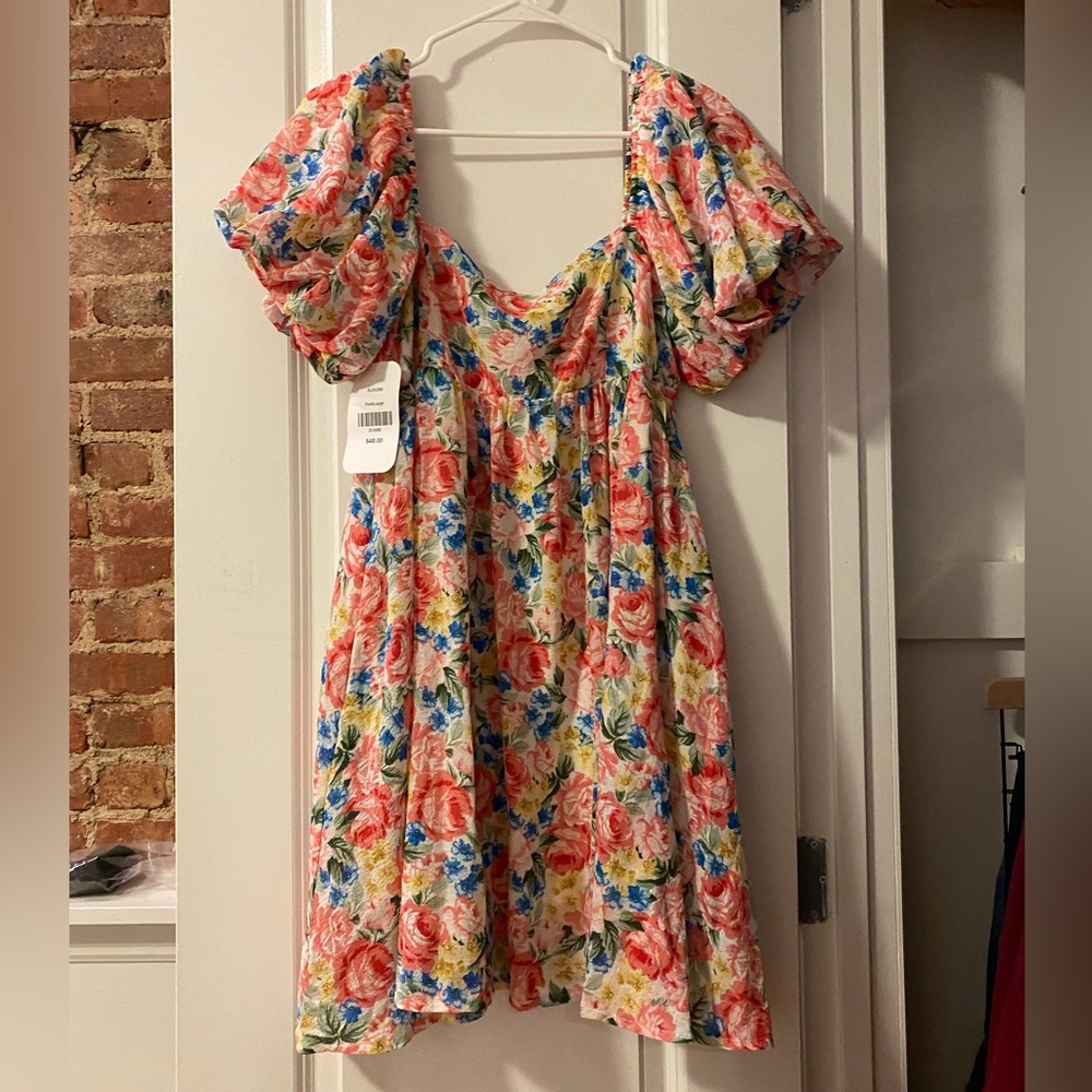 NEW WITH TAGS - Boutique flowy square neck floral dress.